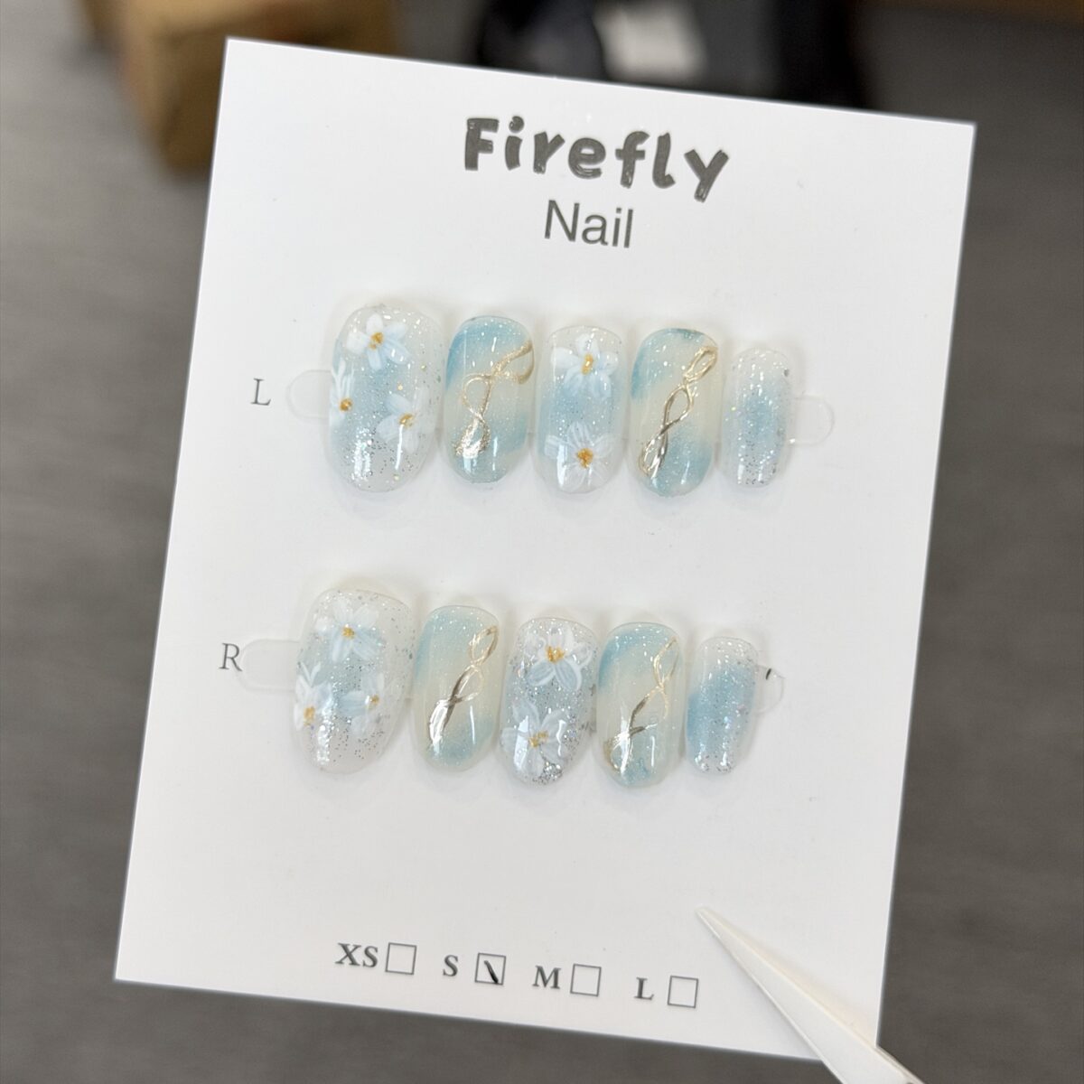 Blue Daisy Sparkle Press-On Nails